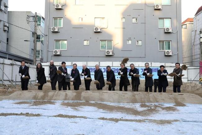 Several people holding shovels at Scanton Memorial Retreat Center